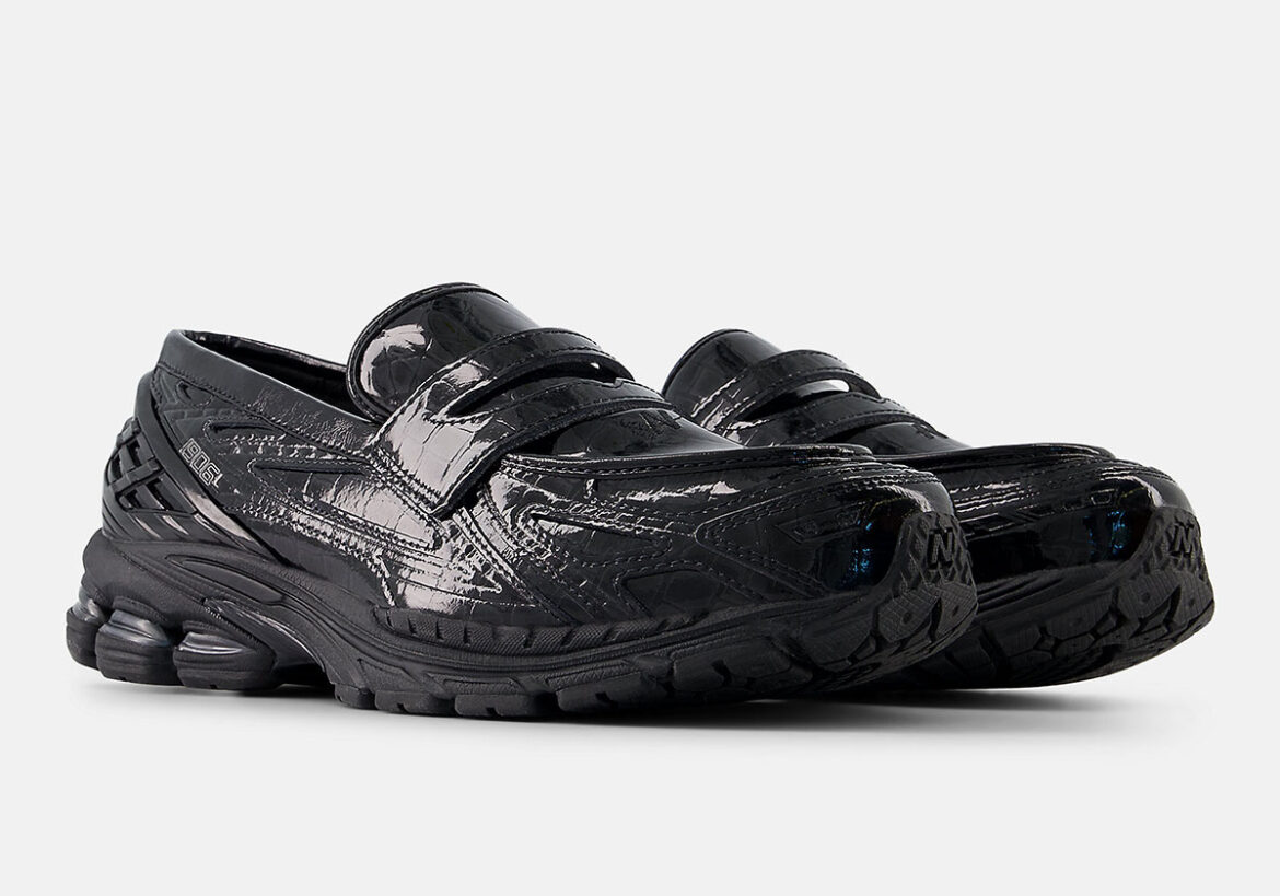 new-balance-1906-loafer-black-patent-croc-skin-U1906LCR-2.jpg