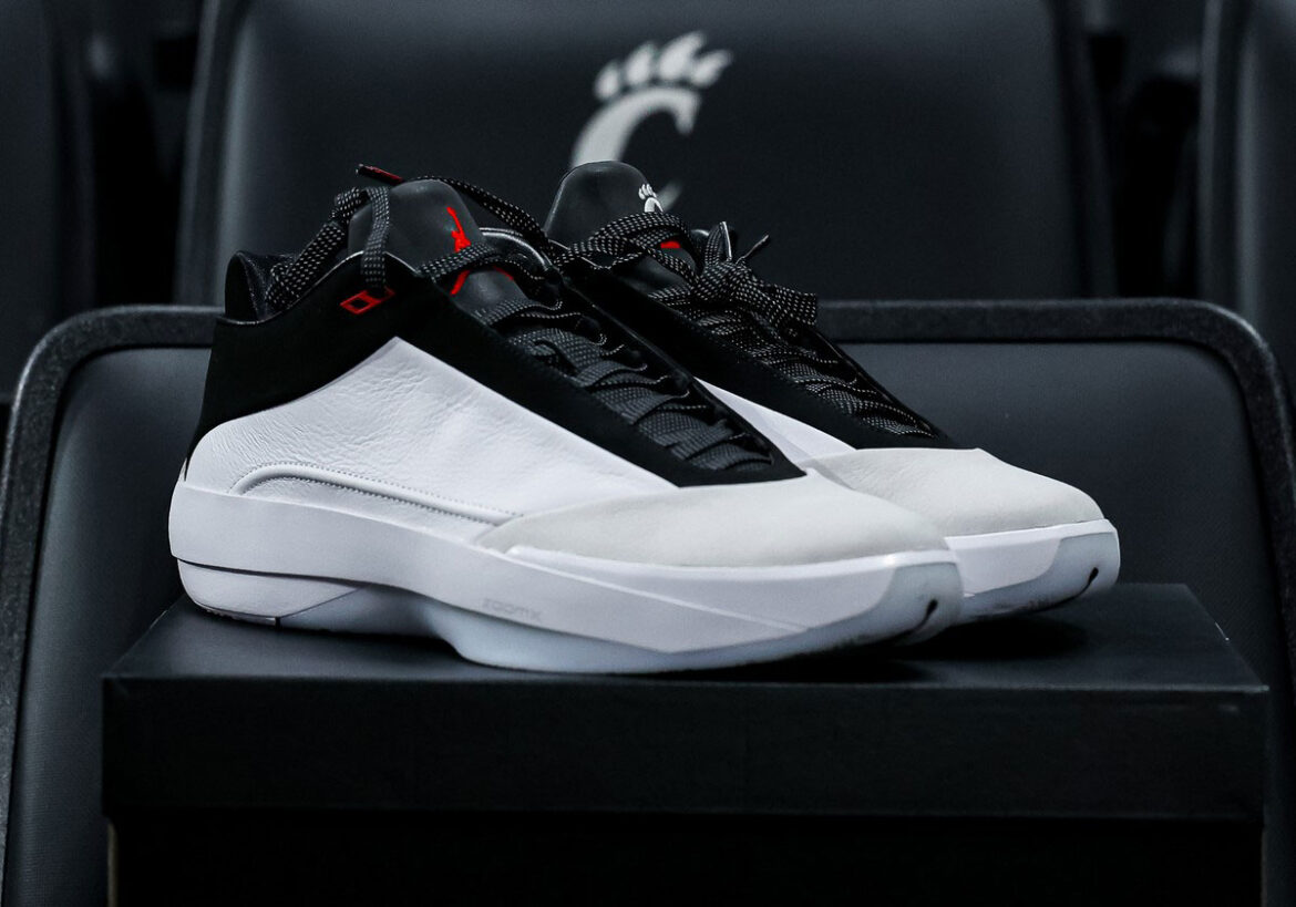 air-jordan-40-cincinnati-bearcats-2.jpg