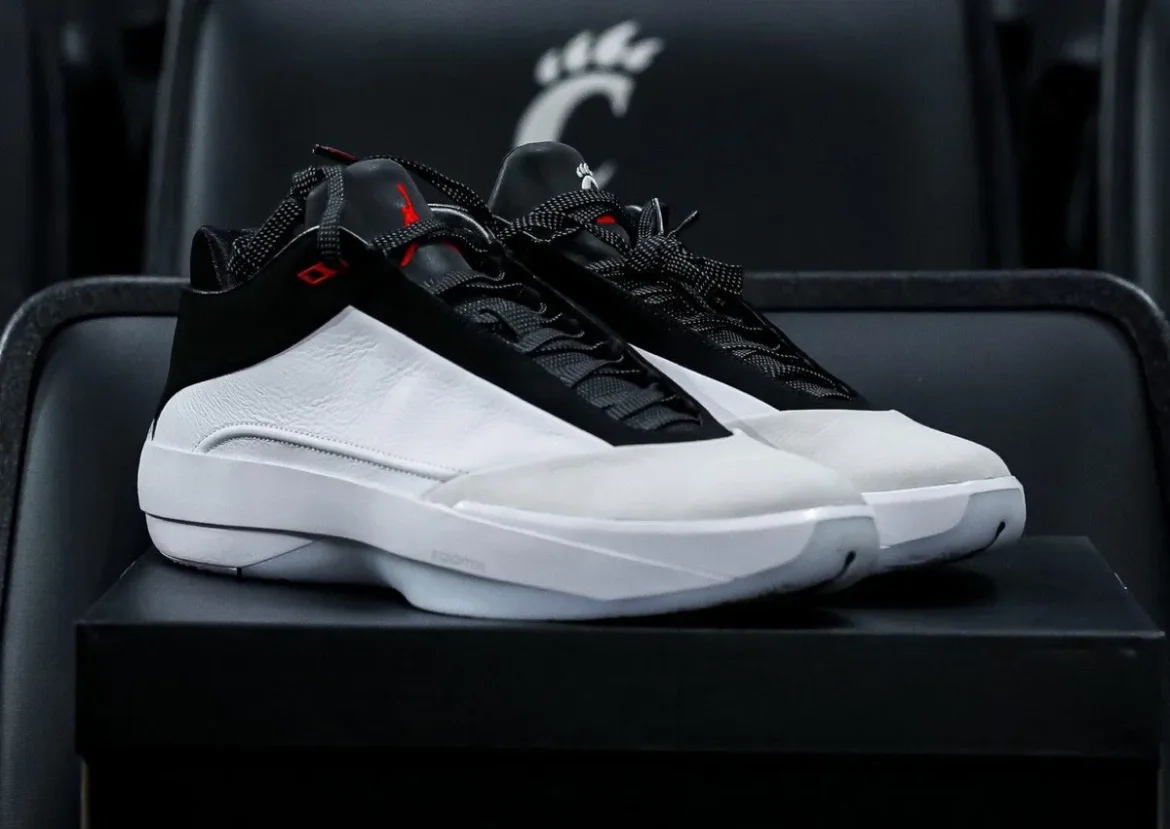air-jordan-40-cincinnati-bearcats-2025.webp.webp
