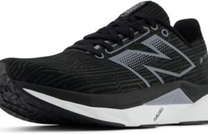 New Balance Women’s FuelCell Propel V5