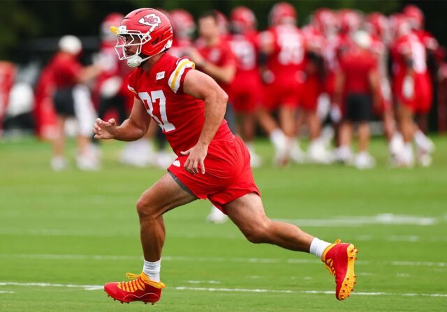 travis-kelce-air-jordan-10-kansas-city-chiefs-pe-2.jpg