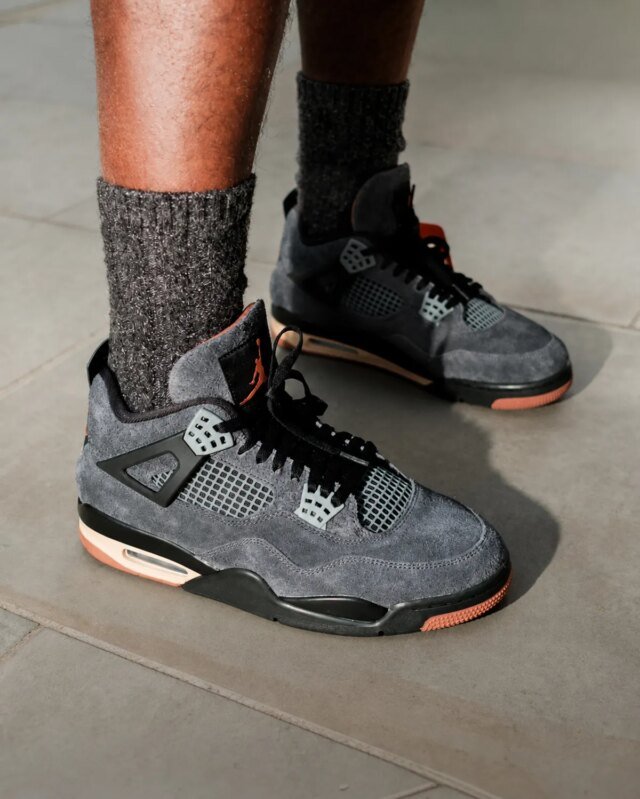 air-jordan-4-london-iv6048-001-2.jpg
