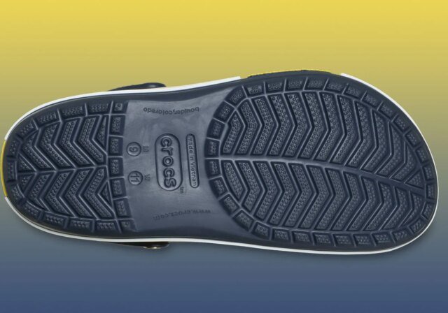 ncaa-crocs-michigan-213568-90H-6_7387f8.jpg
