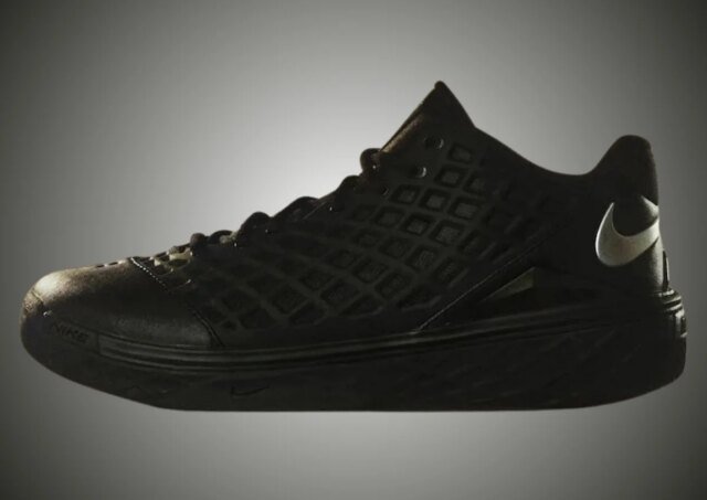 nike-kobe-3-low-protro-black-IV7127-002.jpg