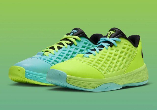 nike-kobe-3-low-protro-mismatch-blue-green-IZ7934-900-5.jpg