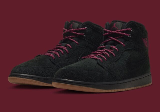 air-jordan-1-mid-black-gum-medium-brown-team-red-iq5491-001-6.jpg