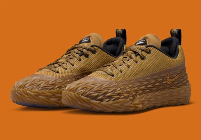 nike-st-charge-wheat-off-noir-bright-crimson-metallic-gold-IO8062-700-5.jpg